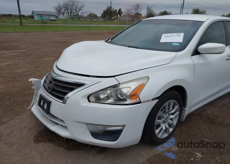 2015 Nissan Altima 2.5 S z USA, uszkodzony, nr VIN 1N4AL3AP6FN888067